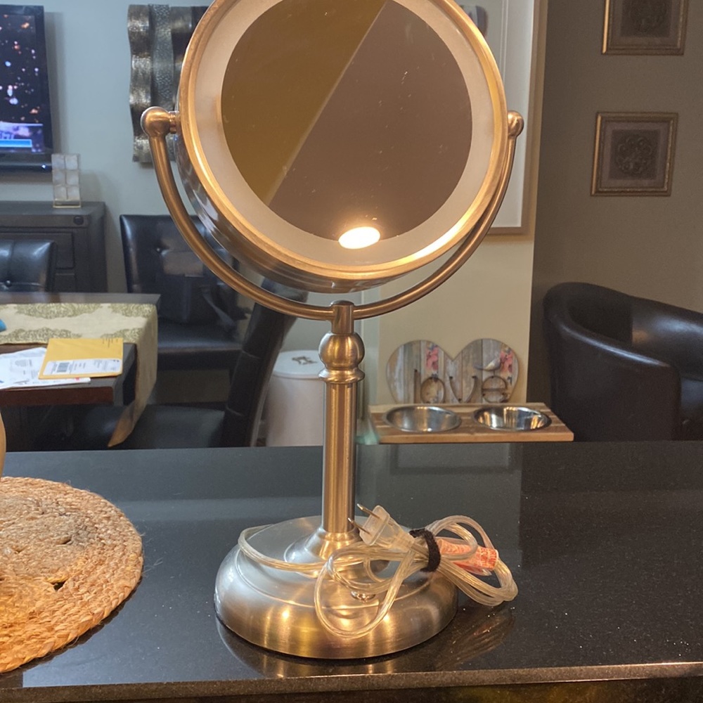 LED Mirror - Picture 4 of 4